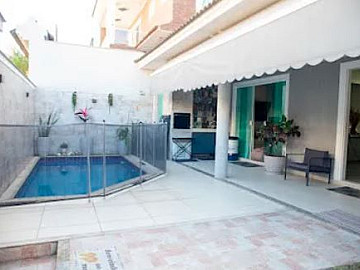 Casa no Pechincha com 4 Quartos (3 Su�tes) - Venda